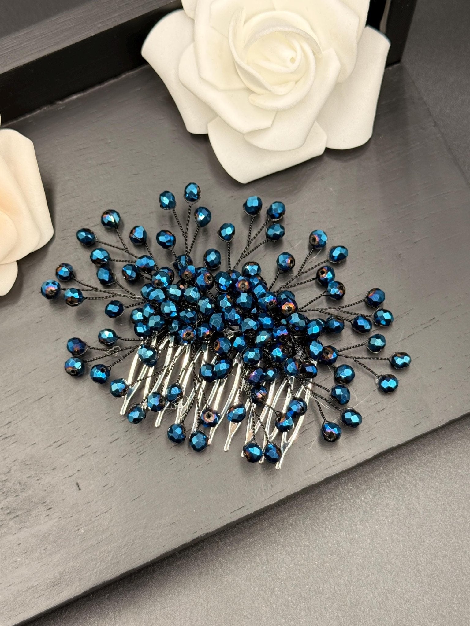 Zarter Kristall Haarschmuck mit Metallkamm für Bräute - AVYRAA BRIDAL