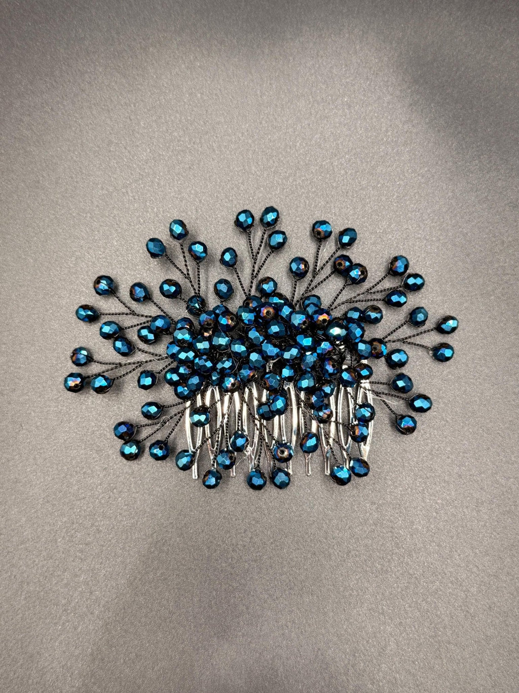 Zarter Kristall Haarschmuck mit Metallkamm für Bräute - AVYRAA BRIDAL