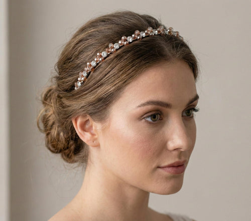 Zartes Kristall - Haarband in Champagner - Mist, Handgefertigte Kronen - Tiara mit hellen Champagnerkristallen, Eleganter Metall - Haarreif - AVYRAA BRIDAL