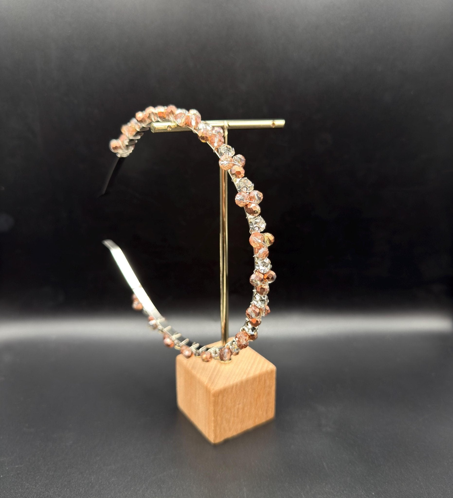 Zartes Kristall - Haarband in Champagner - Mist, Handgefertigte Kronen - Tiara mit hellen Champagnerkristallen, Eleganter Metall - Haarreif - AVYRAA BRIDAL