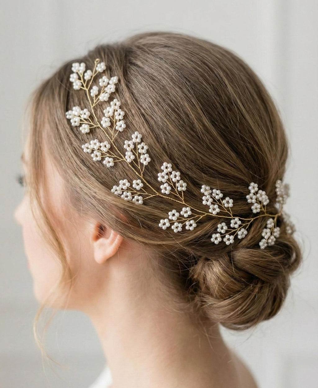 Zartes Perlen Hair Vine in Gold oder Silber für Bräute - AVYRAA BRIDAL