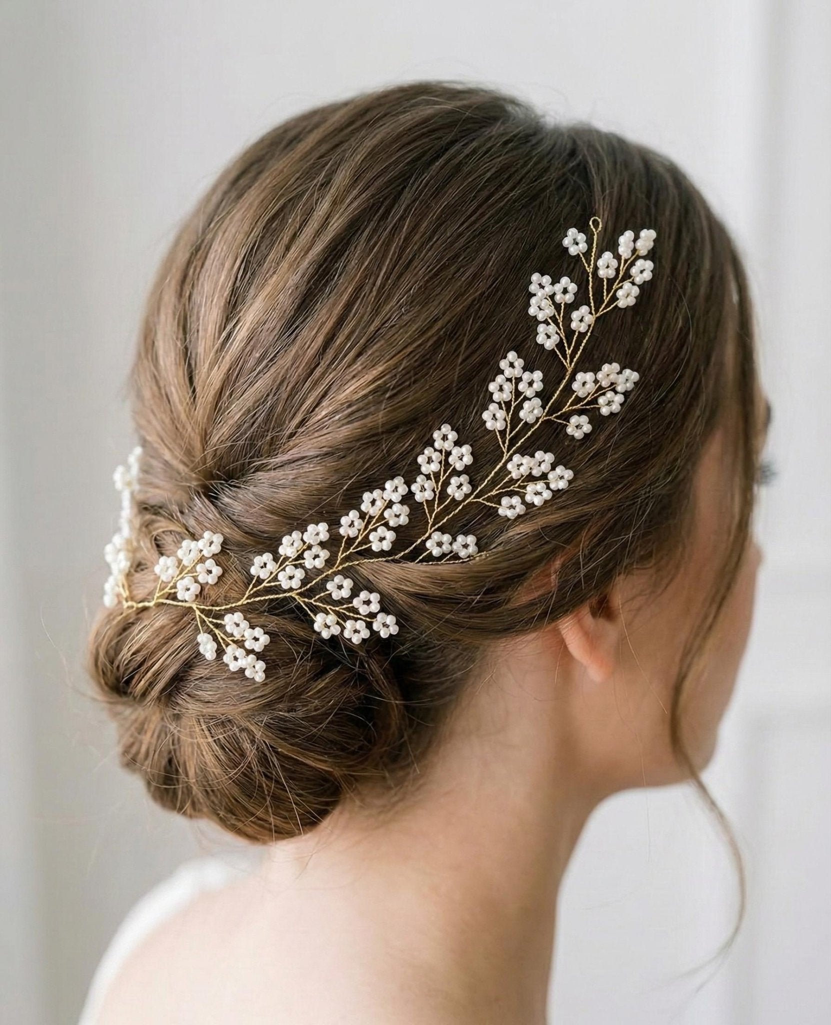 Zartes Perlen Hair Vine in Gold oder Silber für Bräute - AVYRAA BRIDAL