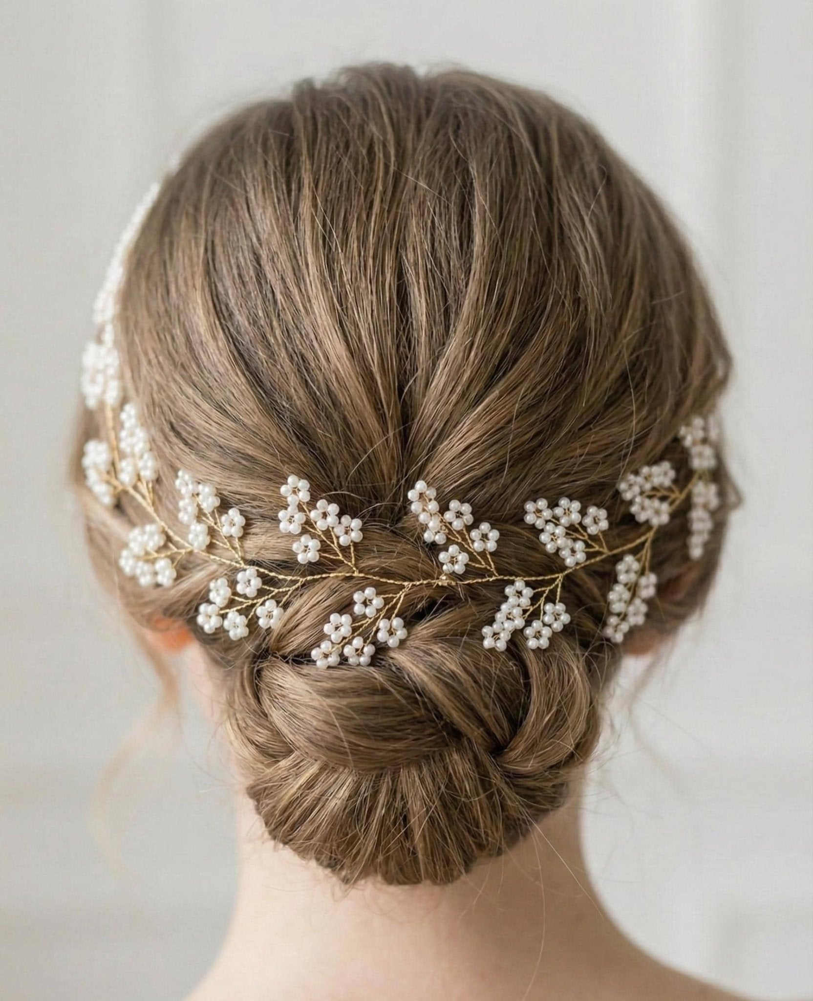 Zartes Perlen Hair Vine in Gold oder Silber für Bräute - AVYRAA BRIDAL