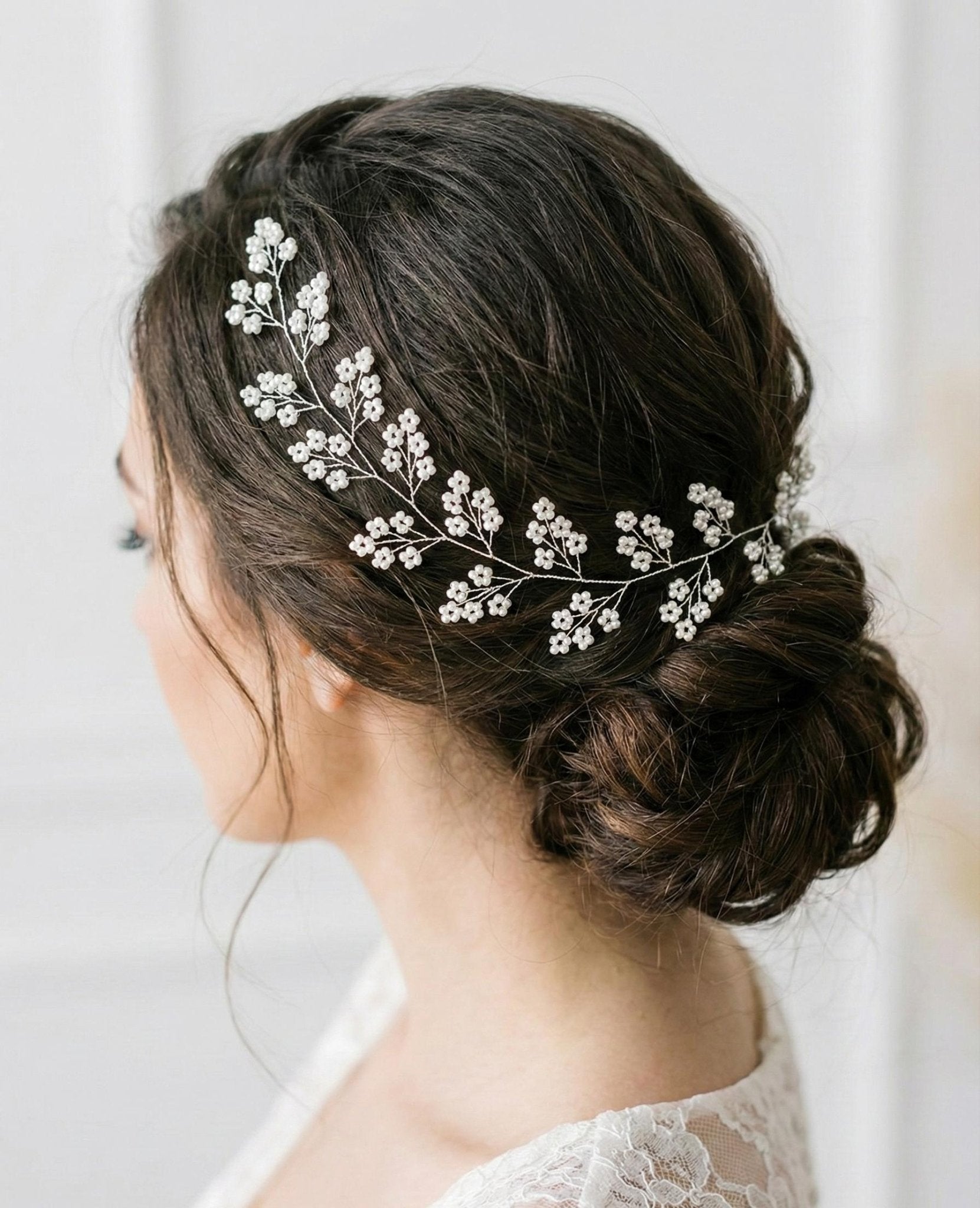 Zartes Perlen Hair Vine in Gold oder Silber für Bräute - AVYRAA BRIDAL